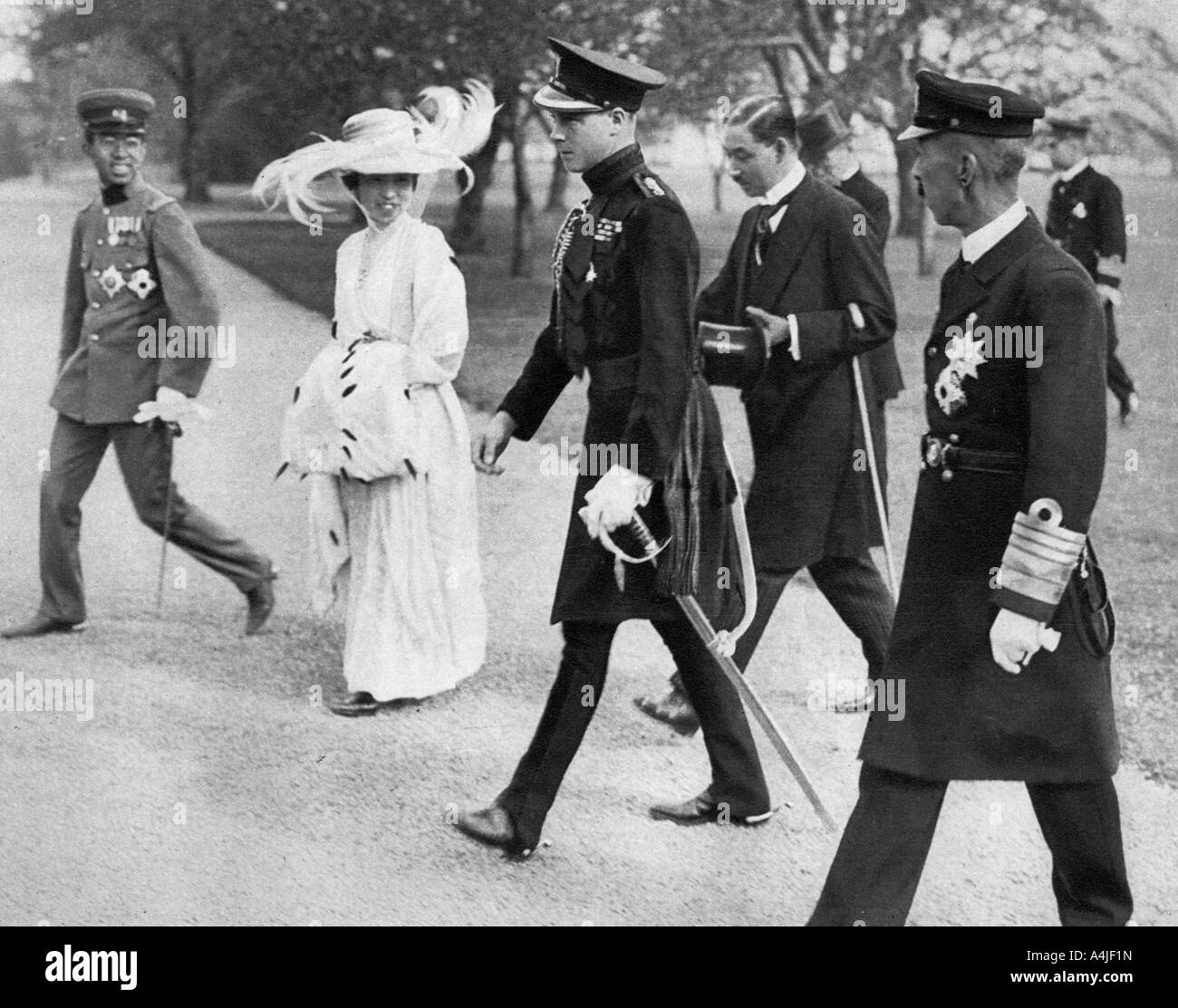 Der Prinz von Wales mit der Kaiserin und Kronprinz von Japan, Tokio, 1922. Artist: Unbekannt Stockfoto