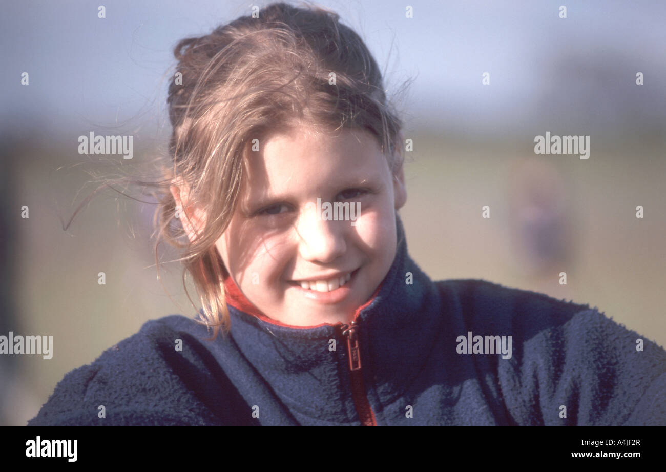 Teenager-Mädchen tragen Winter Fleece, Berkshire, England, Vereinigtes Königreich Stockfoto