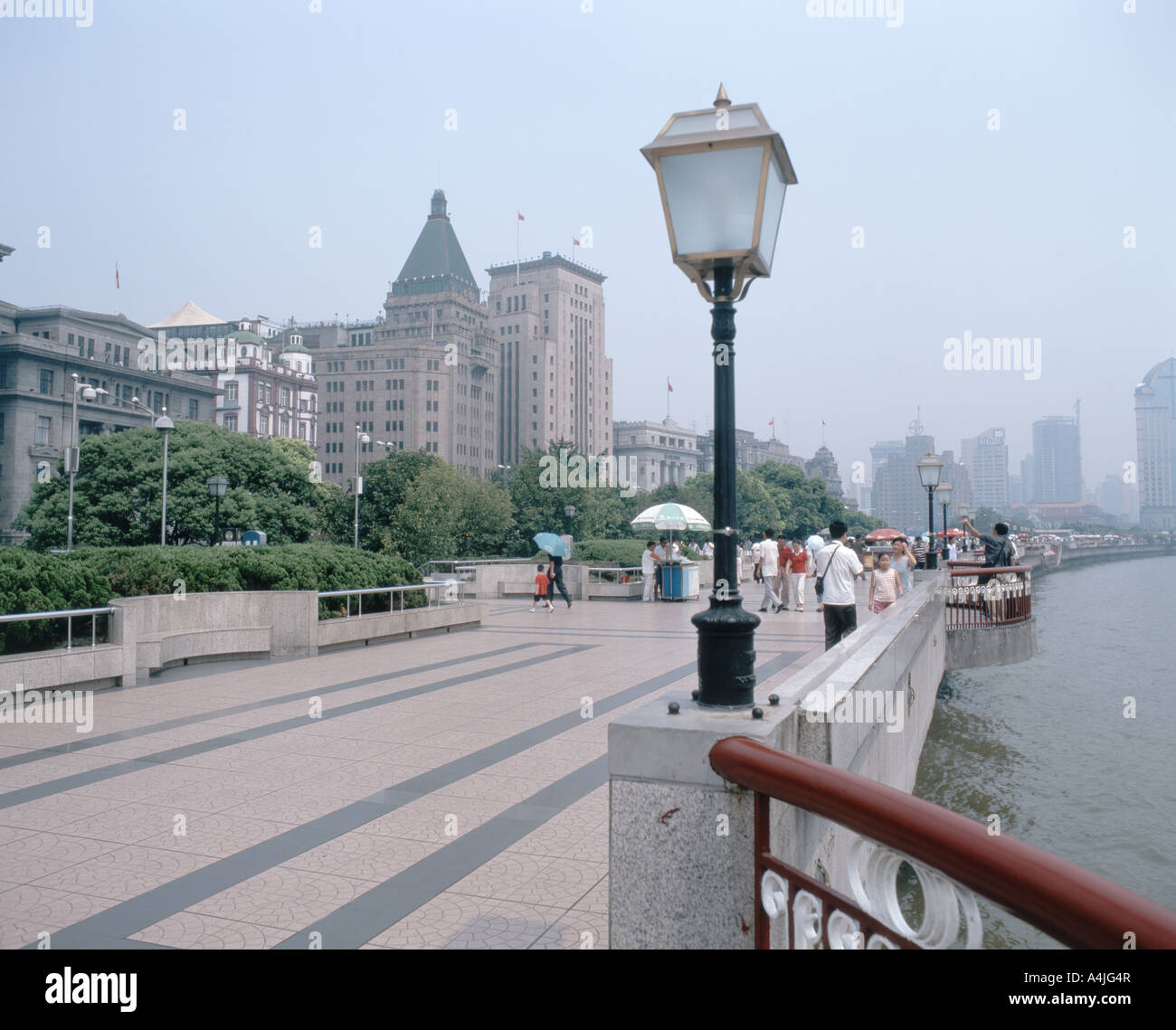 Am Flussufer Uferpromenade The Bund, Jiangsu, Shanghai, China Stockfoto