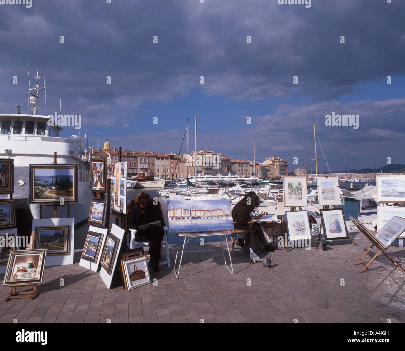 Kunst-Stall auf Kai, Hafen von Saint-Tropez, Saint-Tropez, Var, Provence-Alpes-Côte d ' Azur, Frankreich Stockfoto