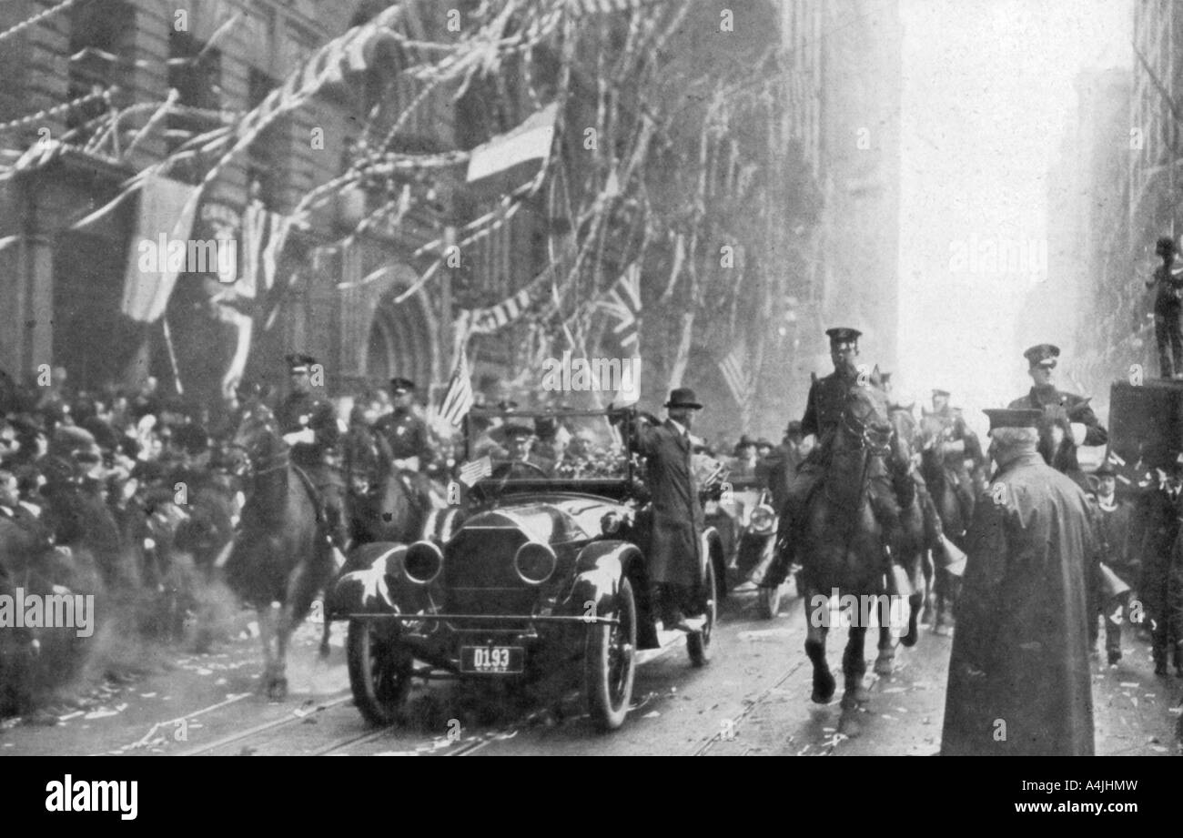 Marschall Joffre und Viviani Ankunft in New York, Erster Weltkrieg, 9. Mai 1917. Artist: Unbekannt Stockfoto