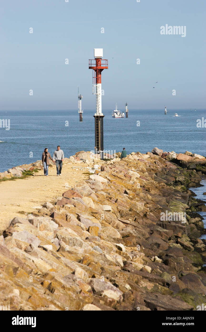 Künstlichen Hafeneinfahrt bei Ouistreham Normandie Frankreich Europa Stockfoto