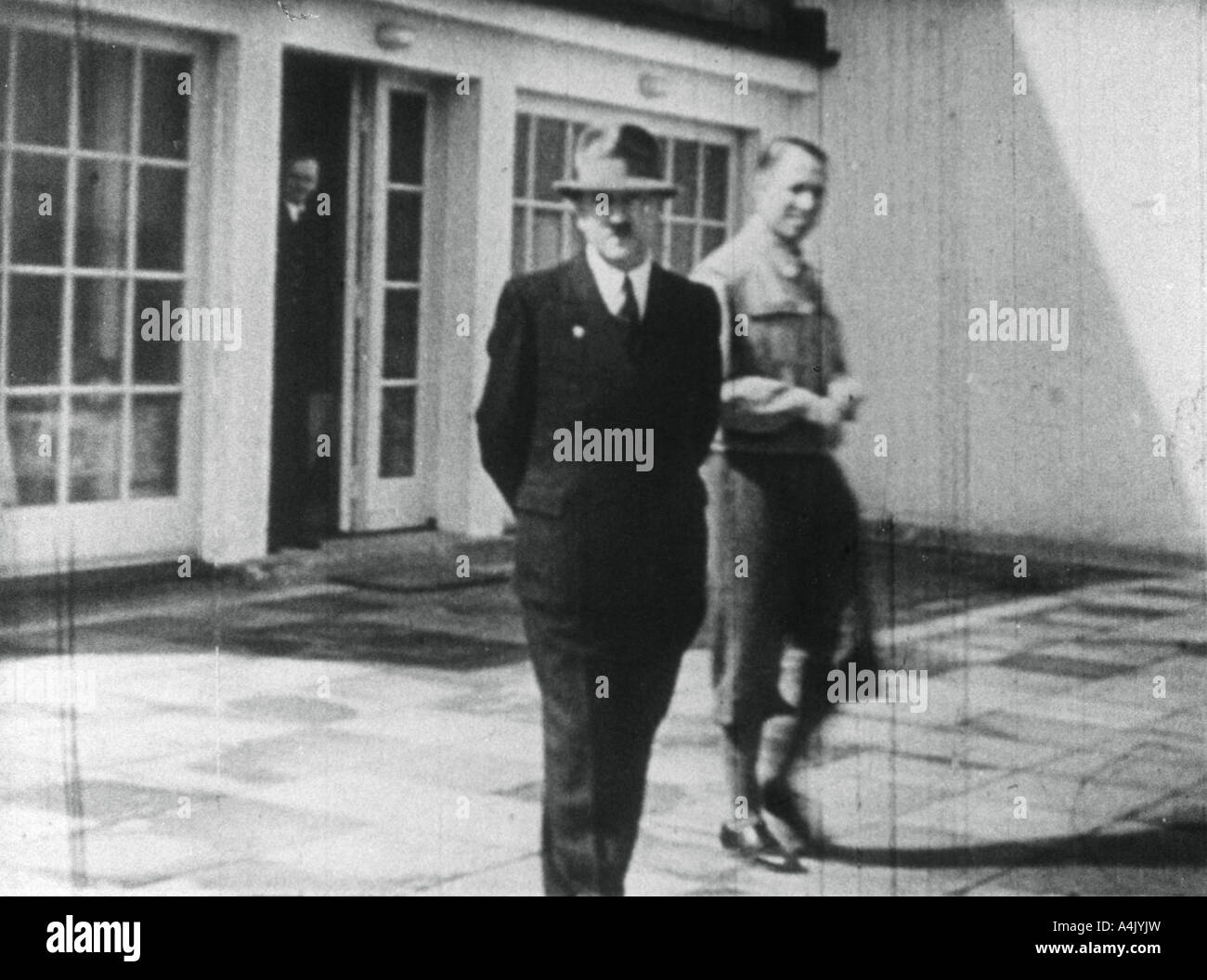 Adolf Hitler auf der Terrasse des Berghof Berchtesgaden Bayern