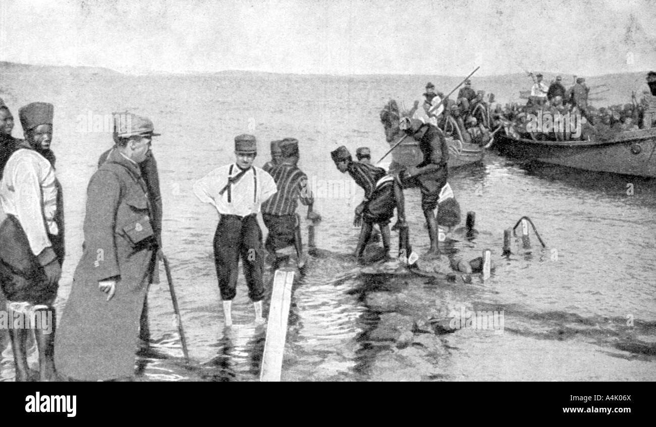 Senegalesische Soldaten einschiffen auf der ägyptischen Küste, der Erste Weltkrieg, 1915. Artist: Unbekannt Stockfoto