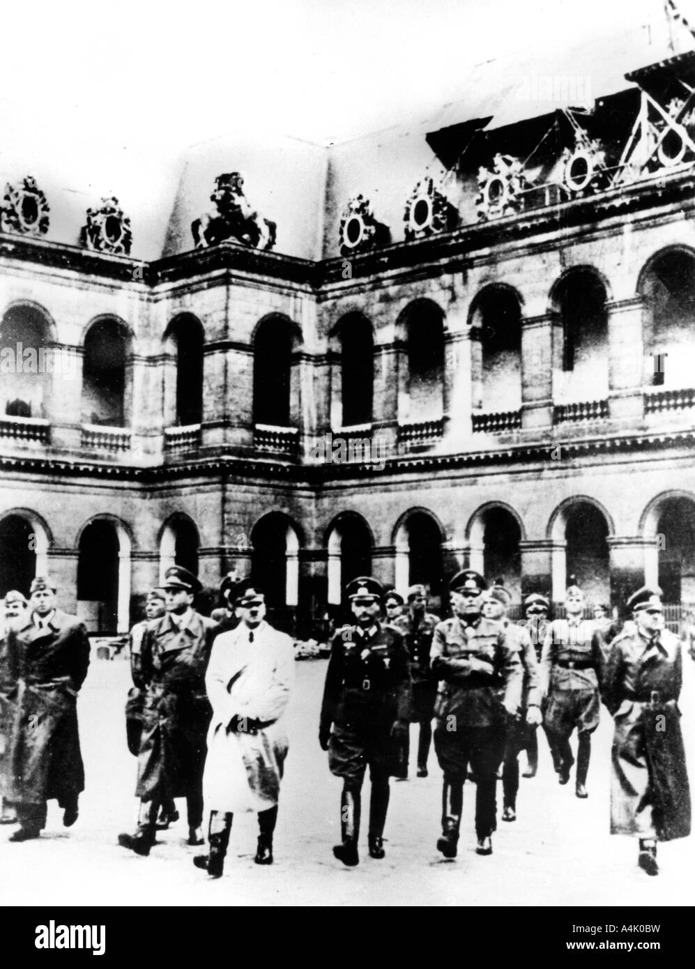 Adolf Hitler Besuch der besetzten Stadt Paris, 1940. Artist: Unbekannt Stockfoto