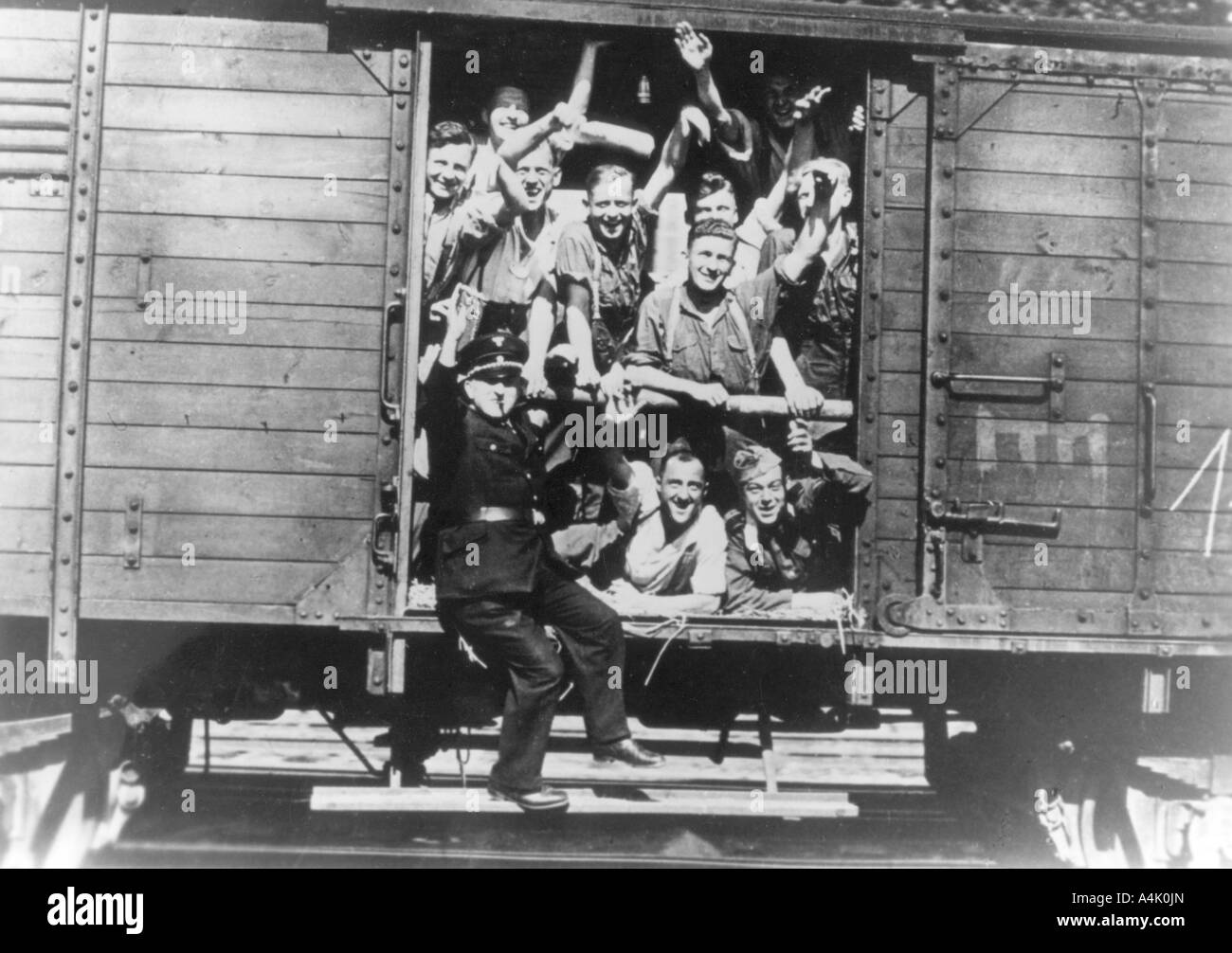 Deutsche Soldaten in einem Eisenbahnwaggon, Frankreich, August 1940. Artist: Unbekannt Stockfoto