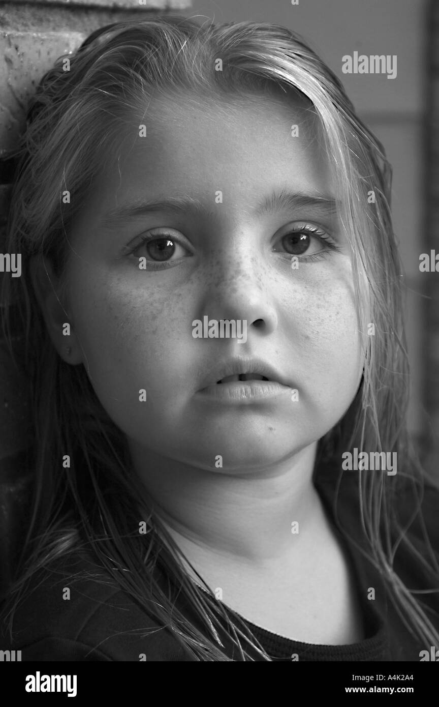 Braunäugige mädchen Schwarzweiß-Stockfotos und -bilder - Alamy