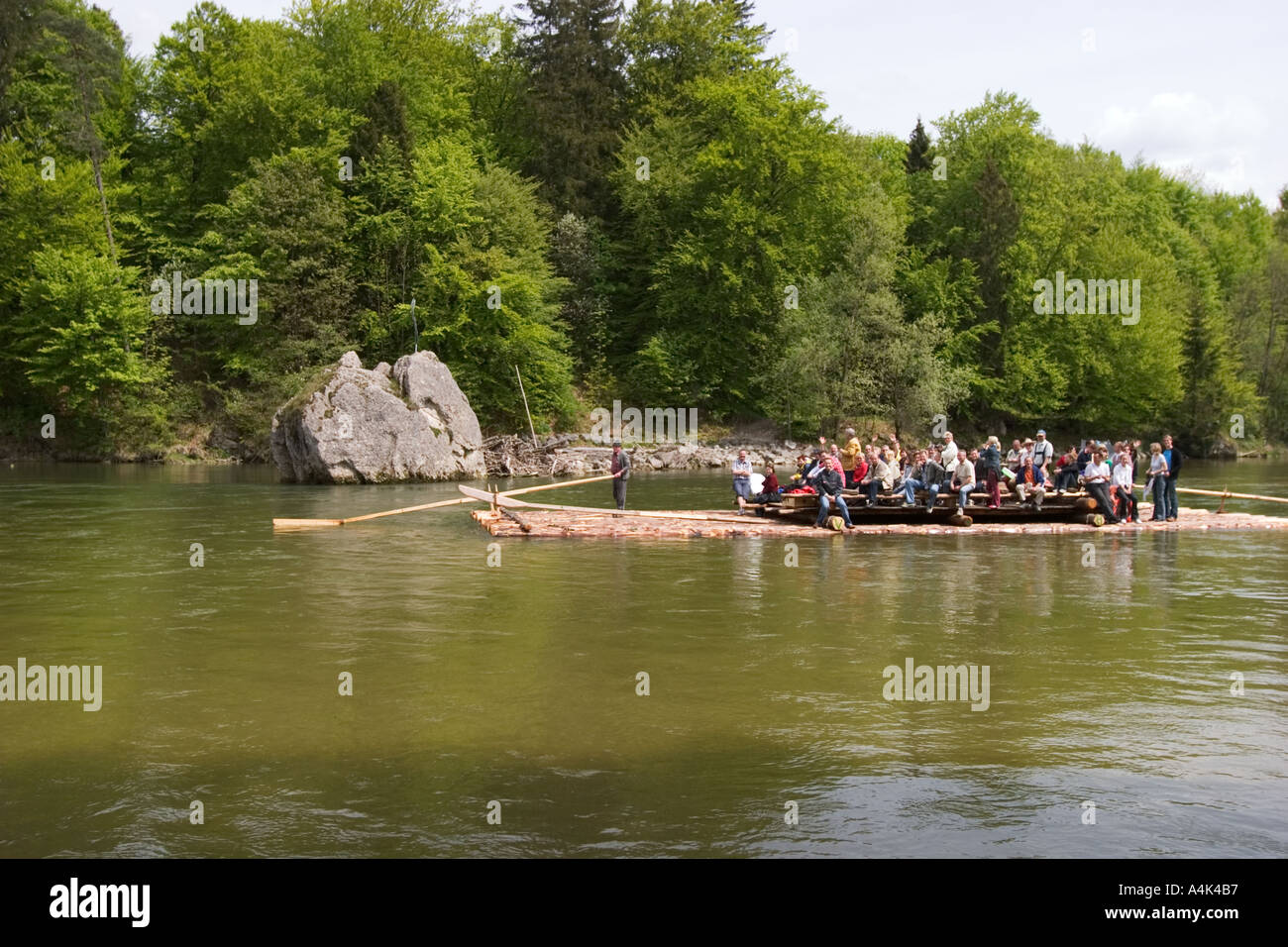 Rafting auf Fluss Isar in der Nähe von München Stockfoto