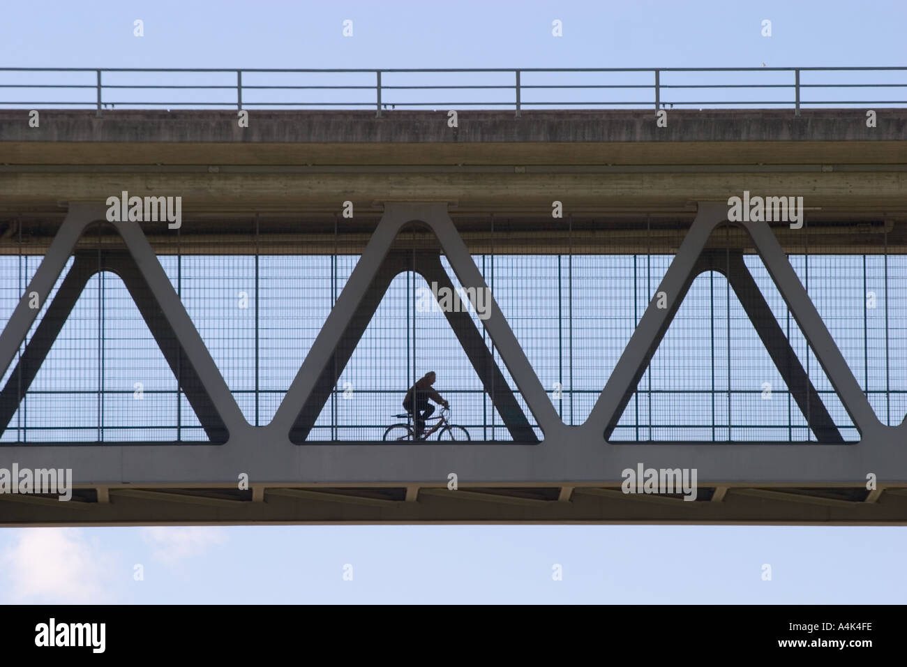 Grosshesseloherbruecke Brücke über die Isar in München Stockfoto
