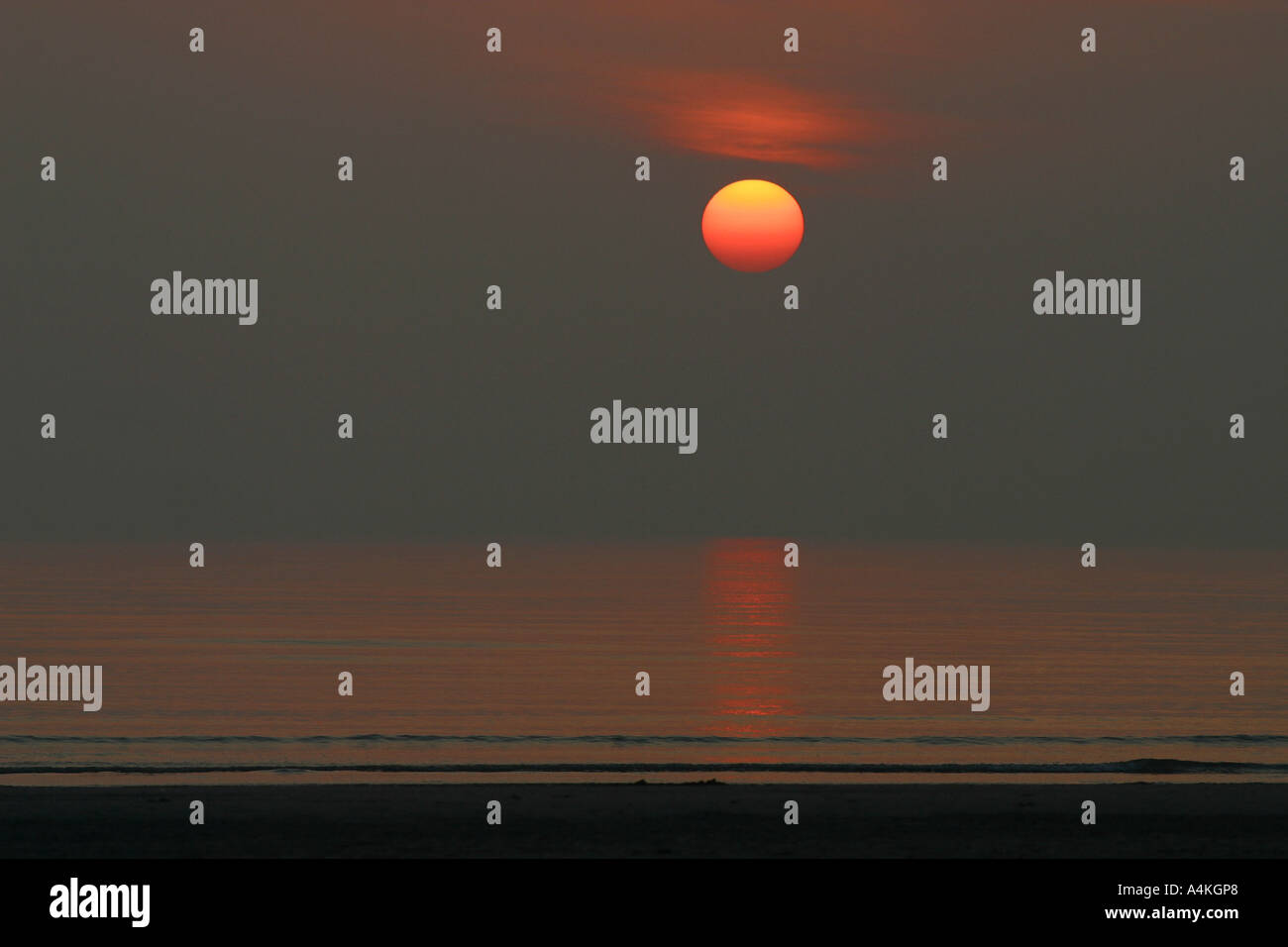 Sonnenuntergang über dem Ozean Stockfoto