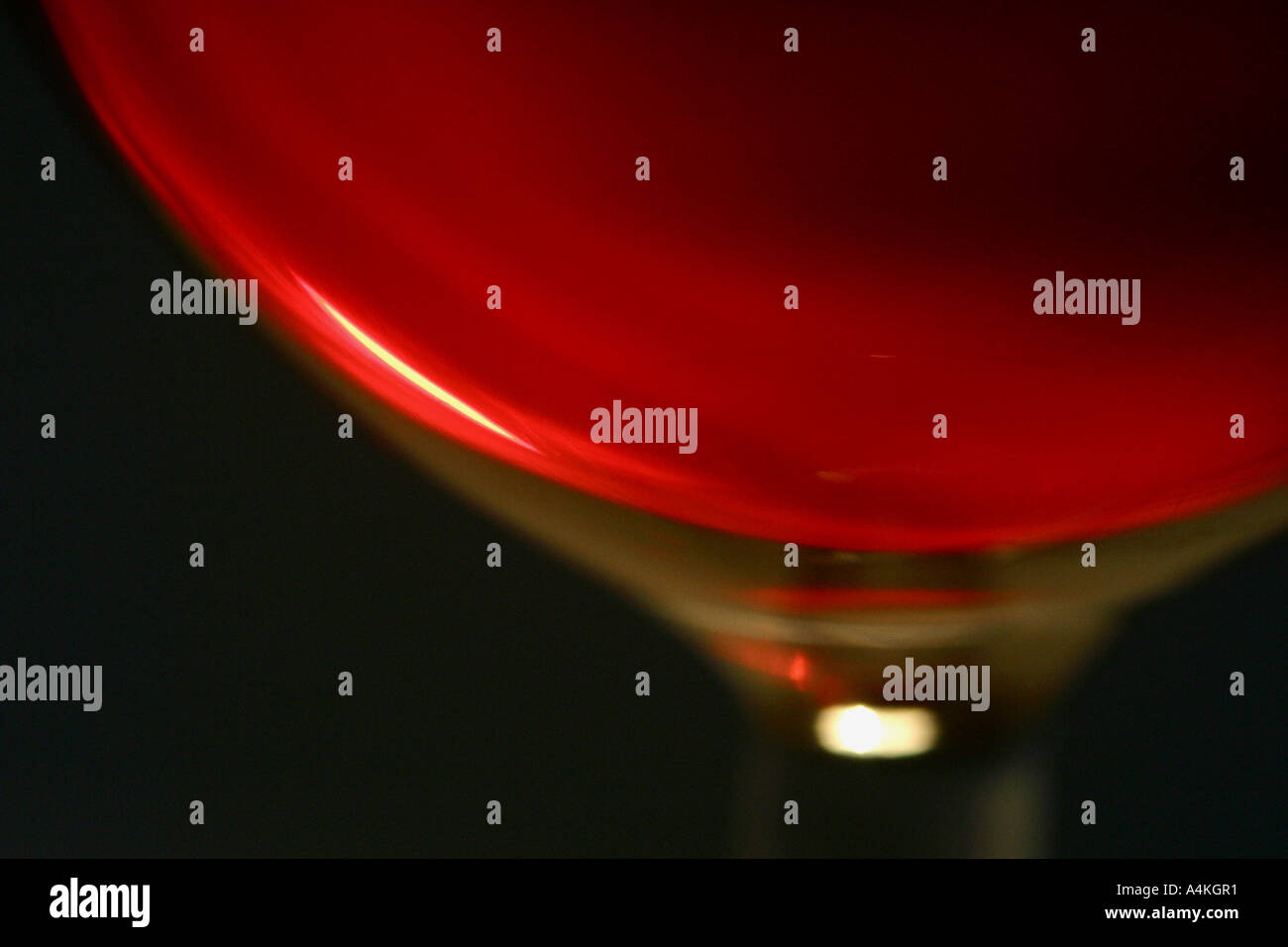 Glas Rot Wein, extreme Nahaufnahme Stockfoto