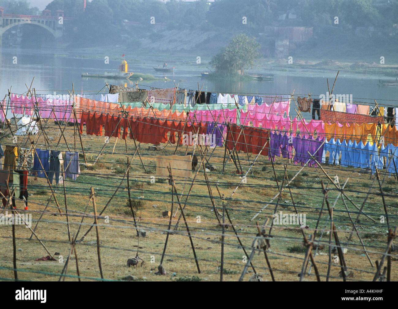 Indien, Uttar Pradesh, Wäsche hängen Wäscheleinen Stockfoto