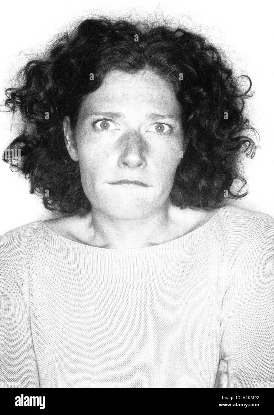 Frau runzelte die Stirn, Porträt, b&w. Stockfoto