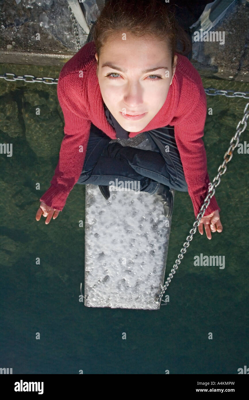 2007-01-27 Genf Schweiz junge Frau mit Zen-Haltung der Konzentration in den Kai Hafen der Genfer See Stockfoto
