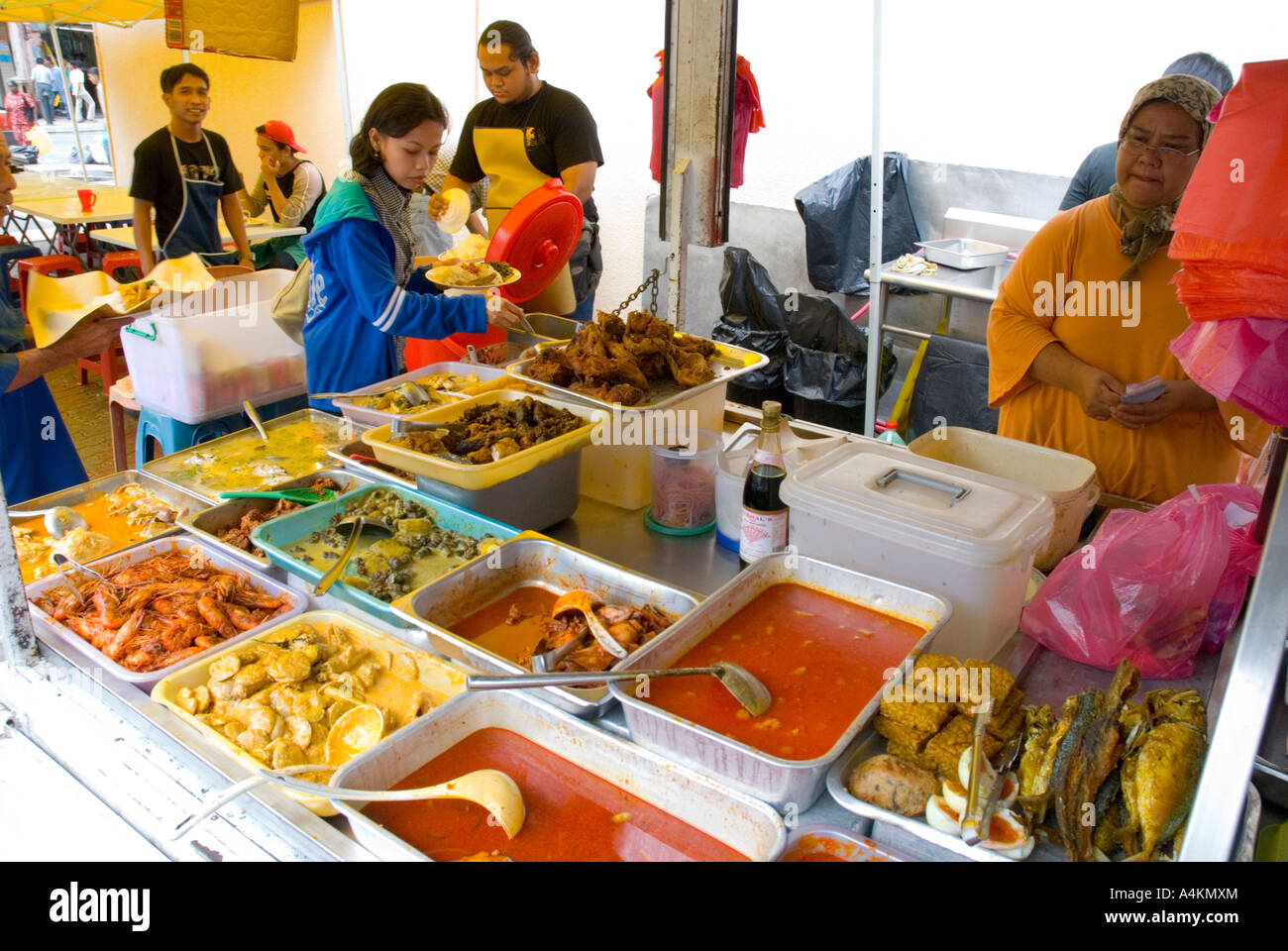 Ein Bürgersteig Essen Einrichtung im Zentrum von Kuala Lumpur Stockfoto