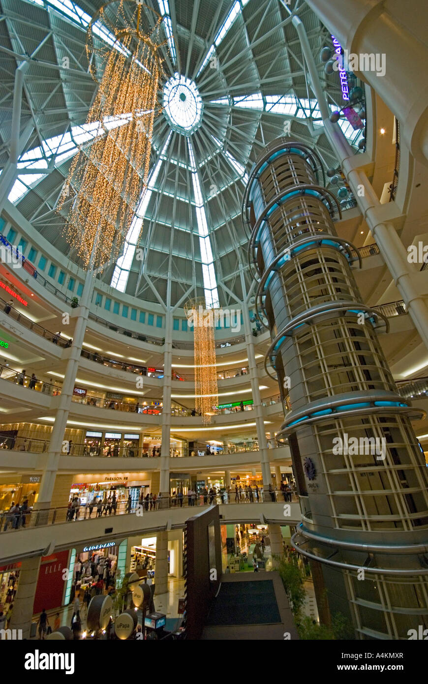 Moderne Shopping-Mall in den Petronas Twin Towers in Kuala Lumpur Komplex Stockfoto