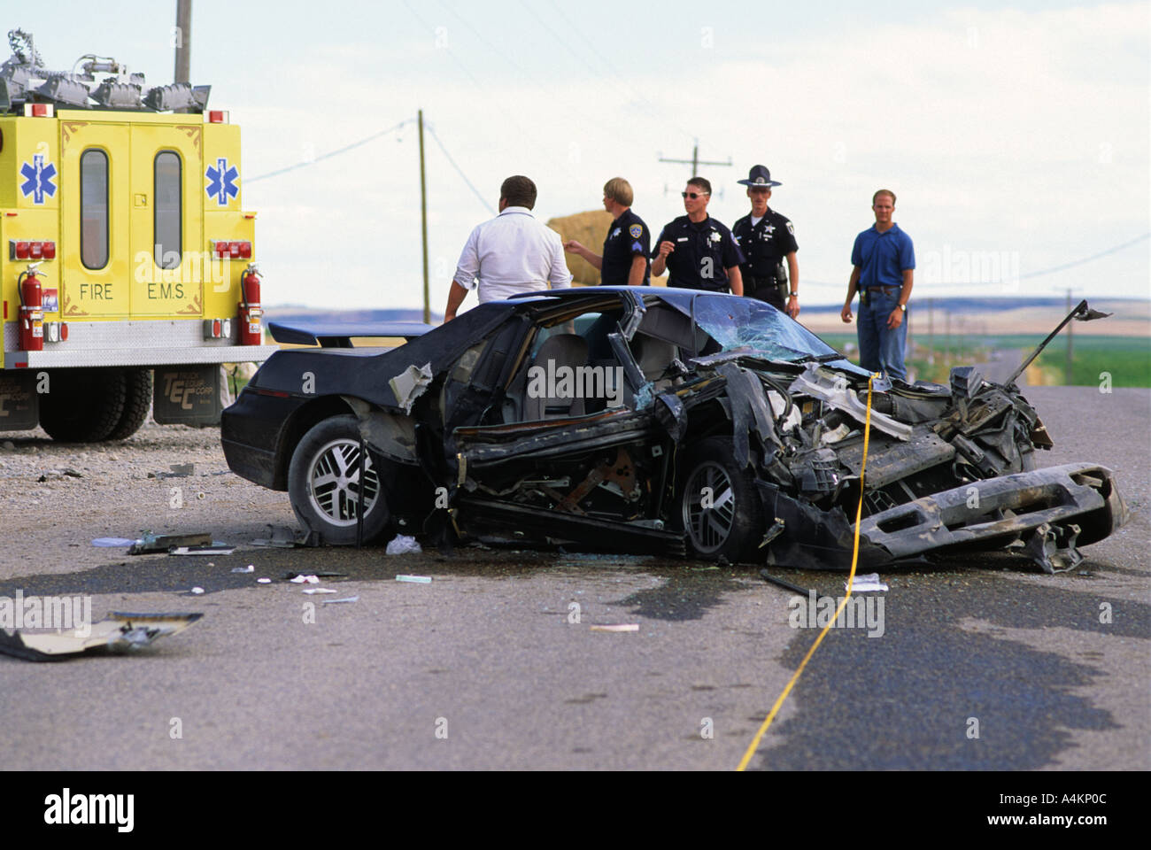Auto-Unfall mit den Strafverfolgungsbehörden in Szene Stockfoto