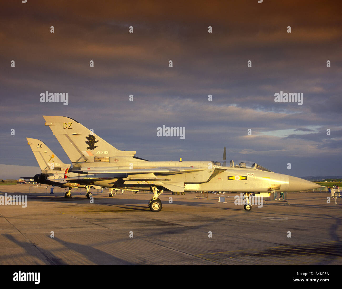 Panavia F3 Tornados ZE793(DZ) ZE251AX an RAF Lossiemouth, Moray Grampian Region. Schottland.  GAVM 2043-85 Stockfoto