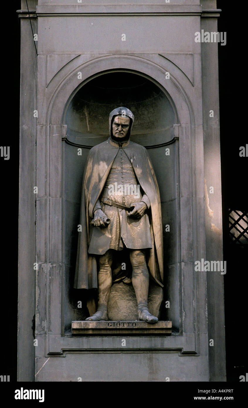 Italien Florenz PIAZZA D UFFIZIEN Statue von GIOTTO 2007 Stockfoto