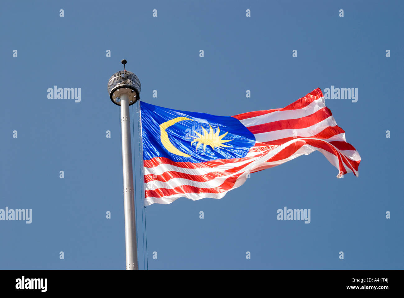 Malaysische Flagge im Wind Stockfoto