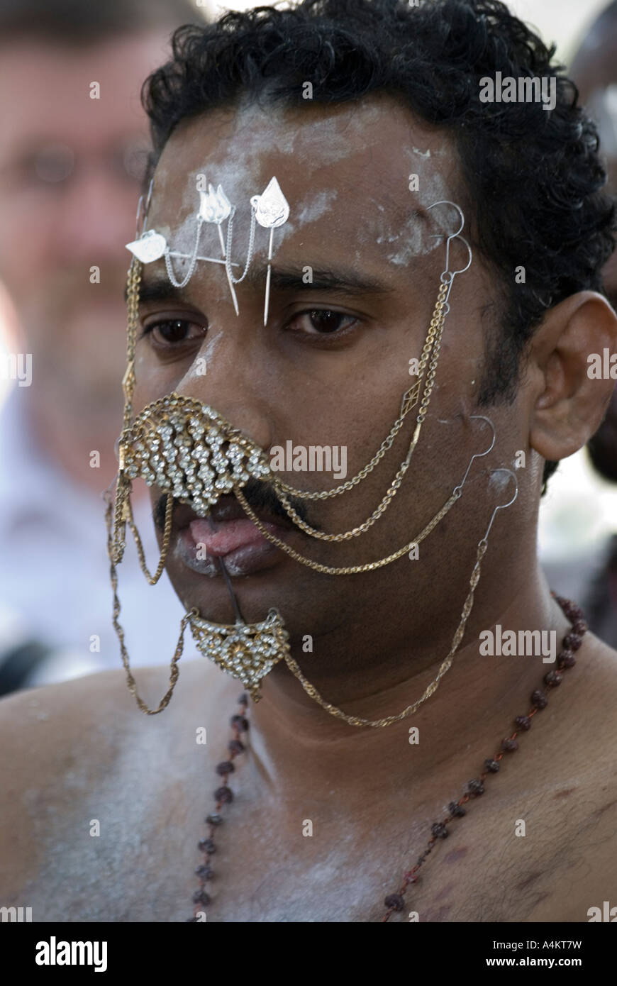 Malaysische Indianer feiern Thaipusam auf Georgetown Penang Island, Malaysia. Anhänger mit durchstochener Zunge und Gesicht Stockfoto
