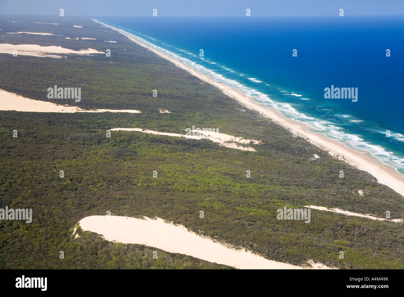 Luftaufnahme von siebzig - fünf Mile Beach - Fraser Island, Queensland, Australien Stockfoto