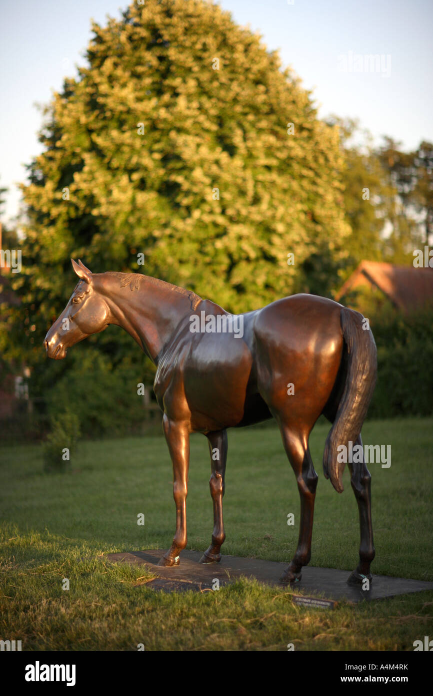 Bronze-Statue im Speicher in bester Kumpel, Lockinge, South Oxfordshire. UK Stockfoto