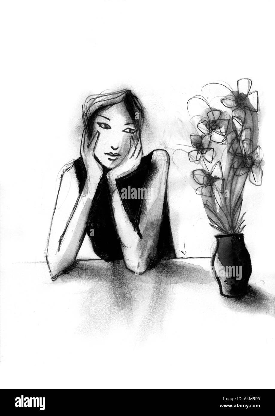 Frau sitzt neben Vase mit Blumen Stockfoto