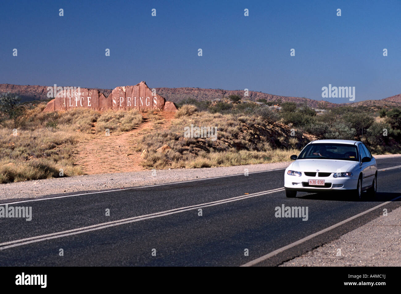 "Welcome to Alice Springs" Zeichen in Australiens Northern Territories. Stockfoto