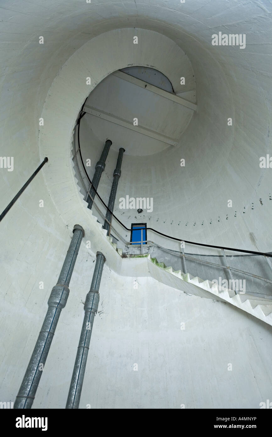 Innere des Wasserturm zeigt eine Wendeltreppe (Frankreich). Escalier de Colimaçon À l' Intérieur d' un Château d' Eau (Frankreich). Stockfoto