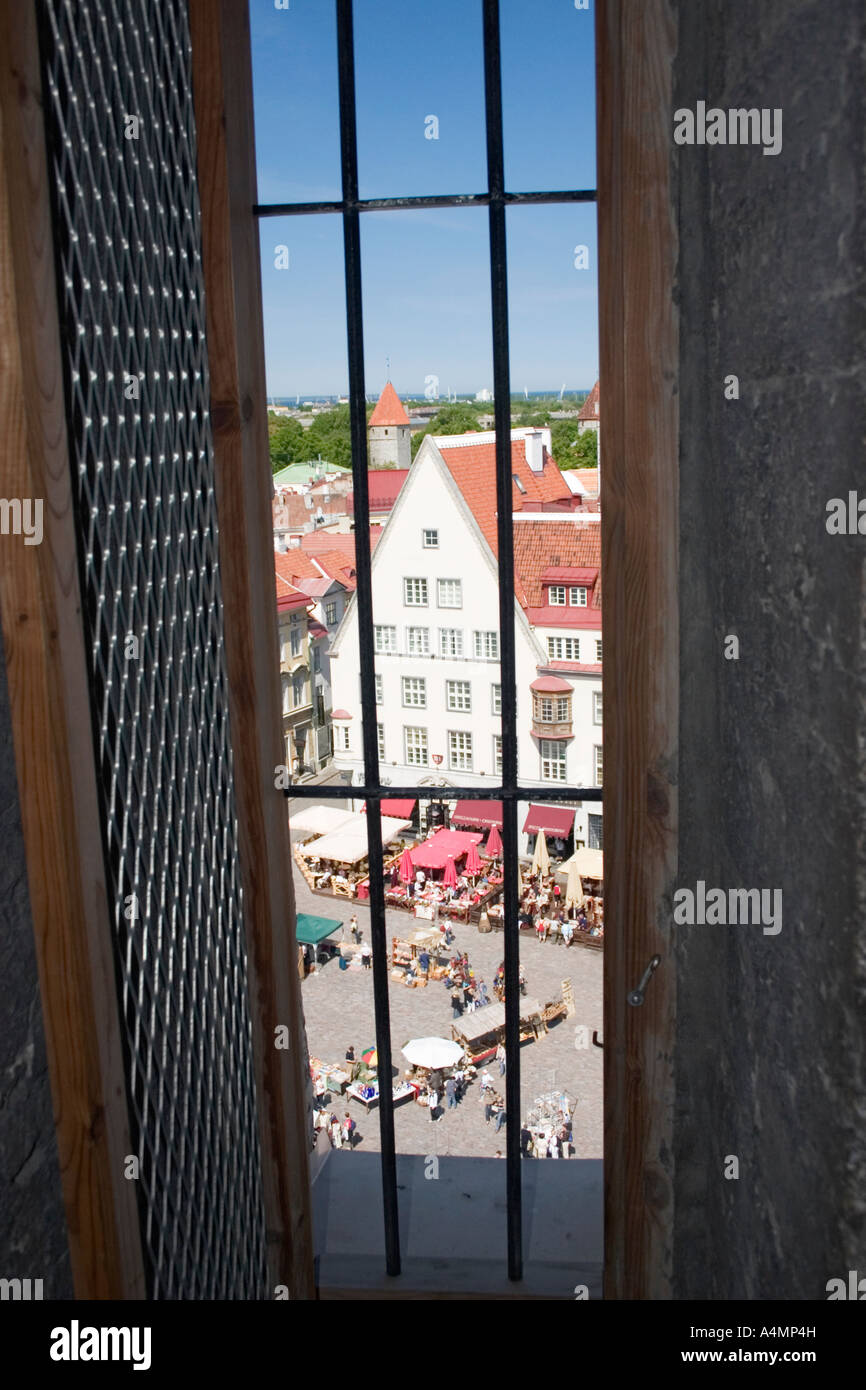 Altes Rathaus Raekoja Plats Luftbild aus Fenster Tallinn Estland Stockfoto