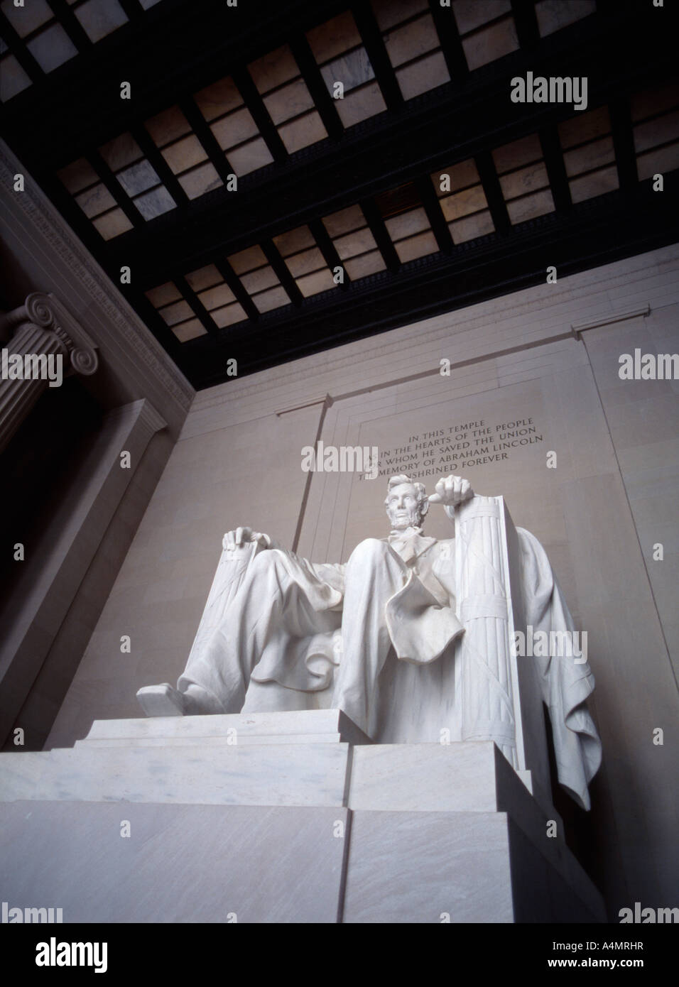 Nach oben auf die Skulptur von Präsident Lincoln in das Lincoln Memorial, Washington D.C., USA Stockfoto