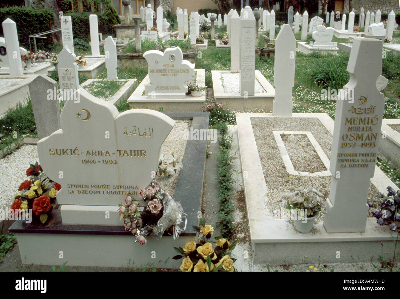 Friedhof der muslimischen Opfer des Krieges 1992-95 in der Nähe von Karadjoz-Bey-Moschee, Mostar, Bosnien und Herzegowina Stockfoto