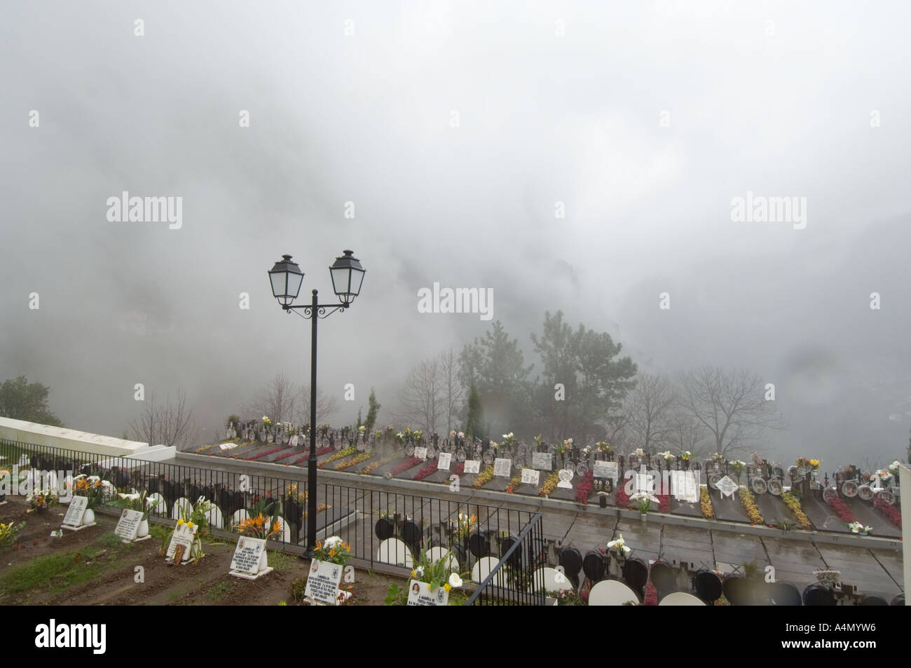 Curral Das Freitas Friedhof im Nebel, geheimen Tal Nonnen Corral Zuflucht Nassa Sinhora Livramento Church of Our Lady Madeira Stockfoto