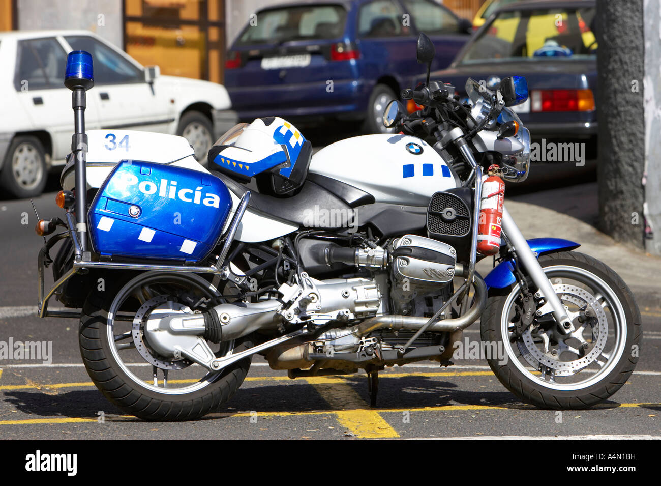 BMW die spanische Polizei Policia lokalen Bike geparkt in Santa Cruz-Teneriffa-Kanarische Inseln-Spanien Stockfoto
