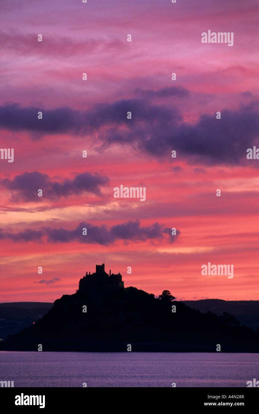 St. Michael-s-Bajonett bei Sonnenuntergang Cornwall Stockfoto