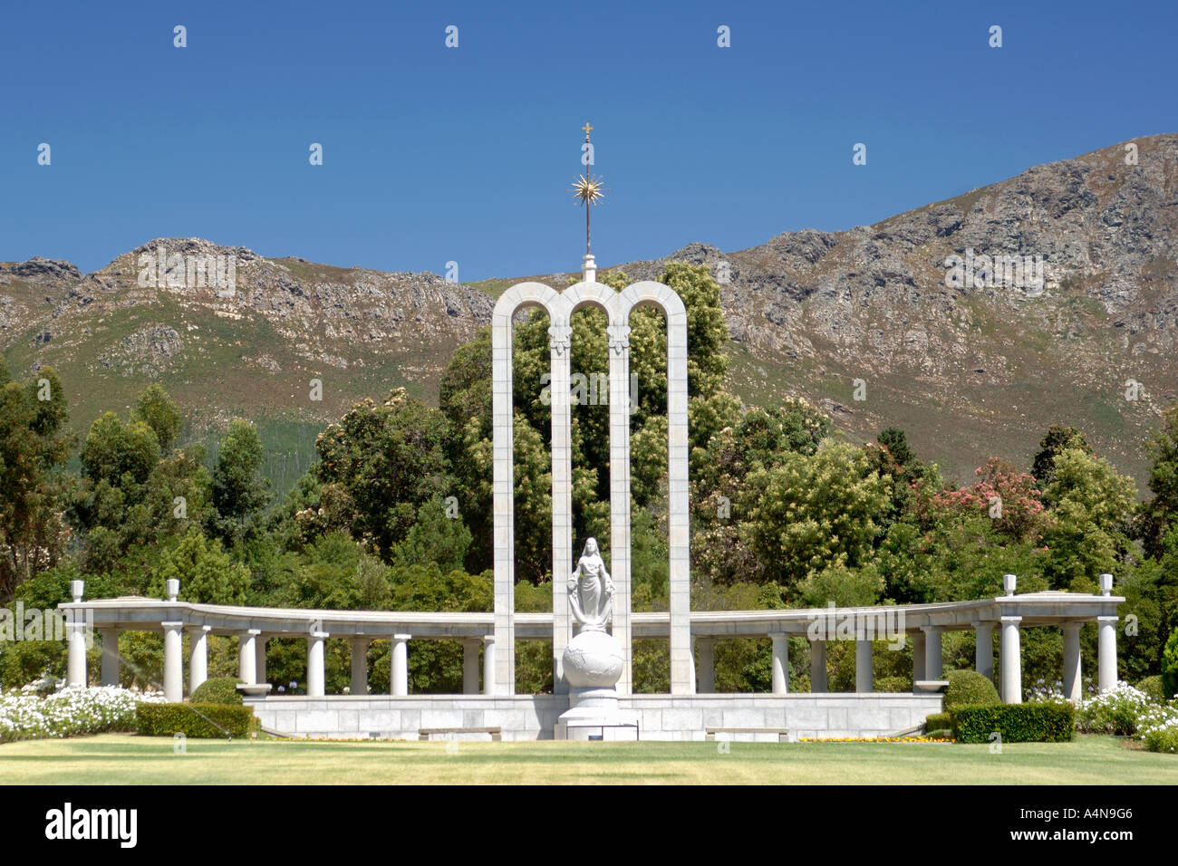 Das Hugenotten-Denkmal in Franschhoek in der Provinz Westkap in Südafrika. Stockfoto