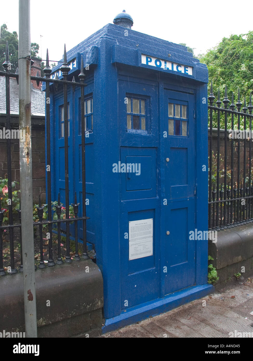 Alten altmodischen blauen Polizei Telefon Box Glasgow Schottland GB UK Stockfoto