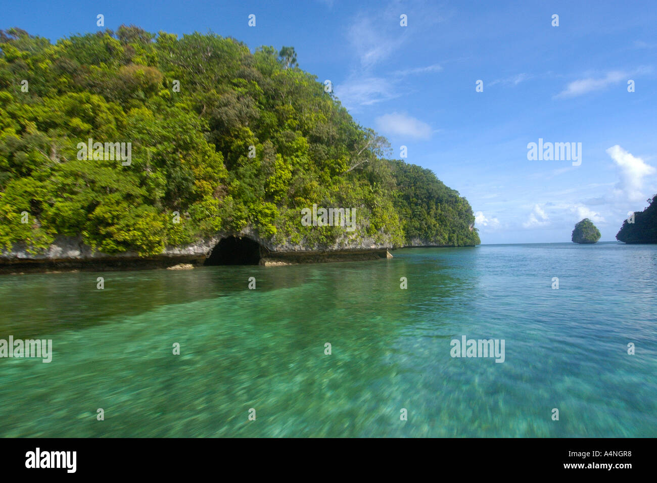 Felsinseln und flache Korallen Lagune Palau Mikronesien Stockfoto