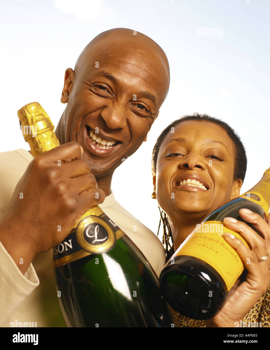 paar mit Champagner zu feiern Stockfoto