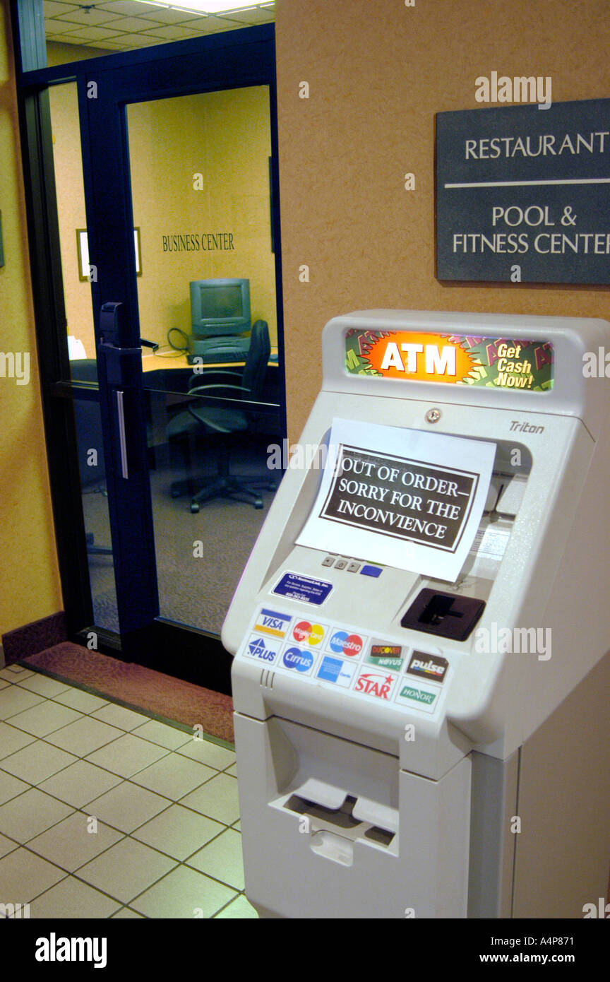 Business Center ATM-Maschine mit kaput Zeichen Stockfoto