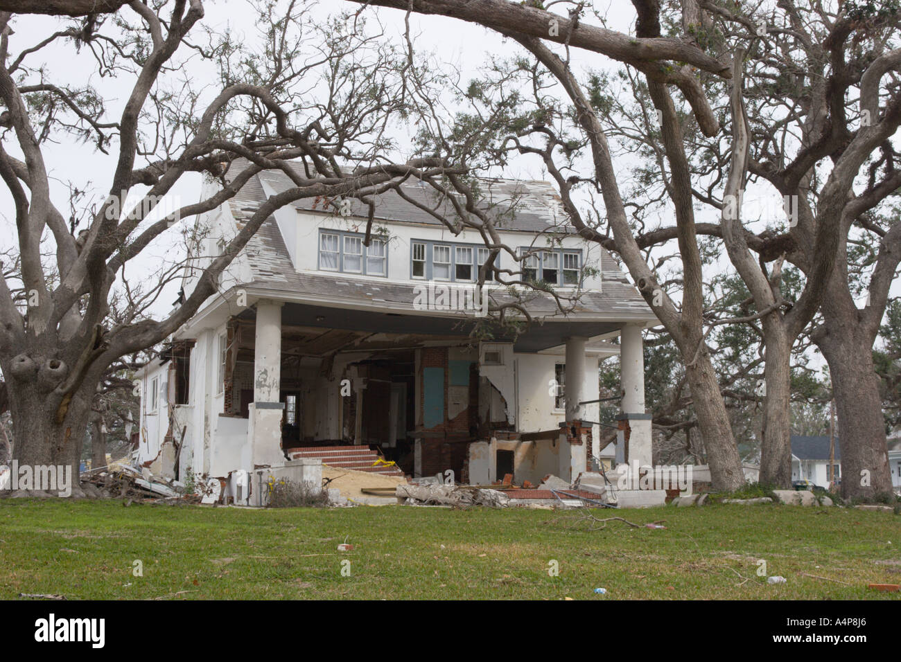 Das untere Stockwerk des Strandhauses in Biloxi Mississippi entfiel, als Hurrikan Katrina die Golfküste von Mississippi verwüstete Stockfoto