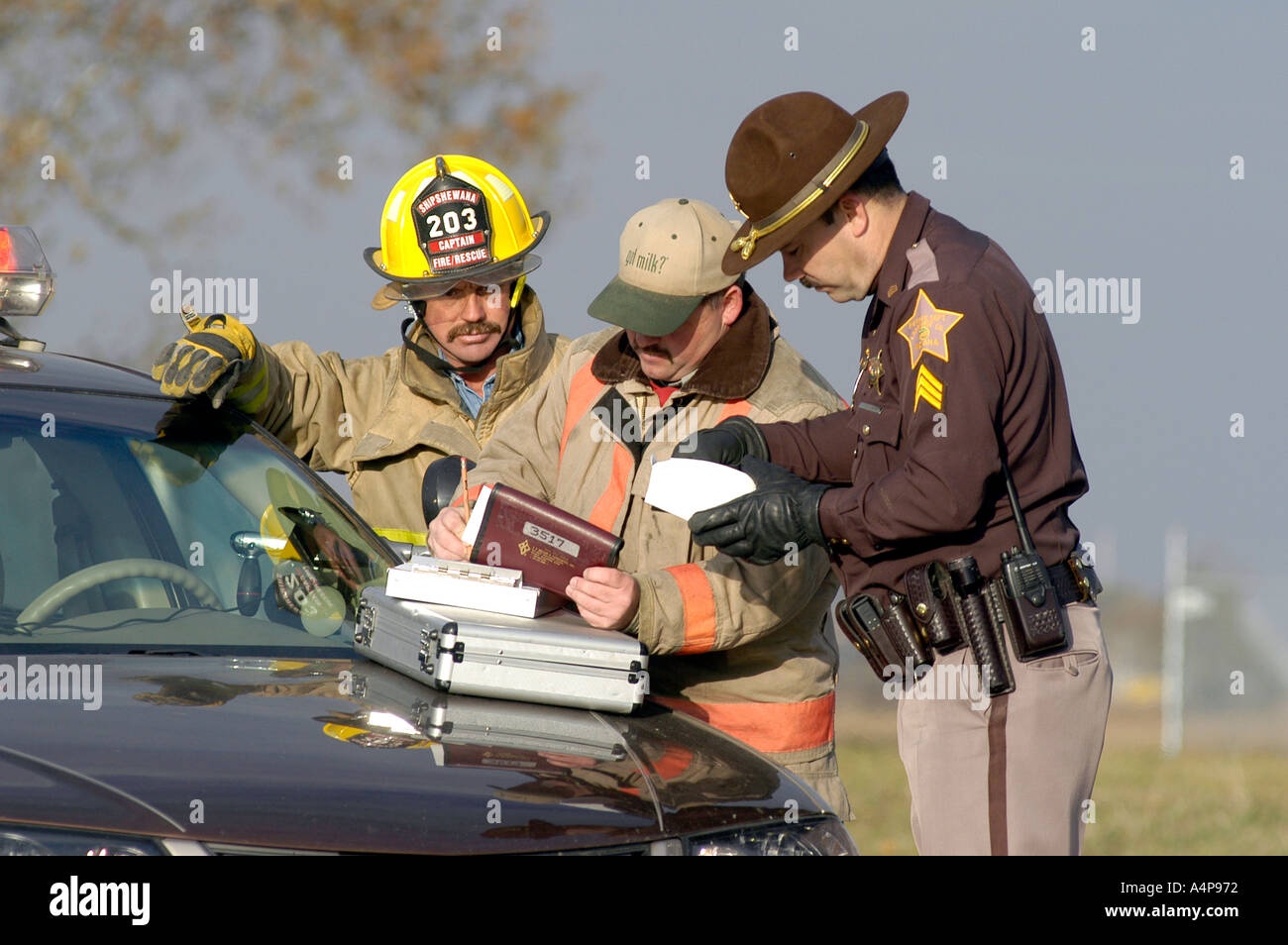 Semi-Sattelzug kippt einen Unfall mit Verletzungen verursachen Stockfoto
