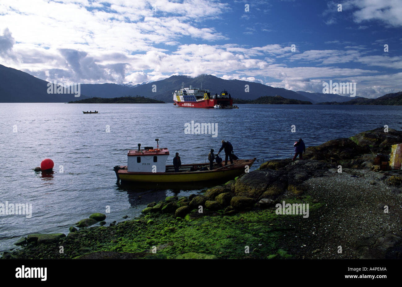 MS Navimag Fähre in den patagonischen Fjorde von Puerto Eden Patagonien Chile Südamerika gesehen Stockfoto