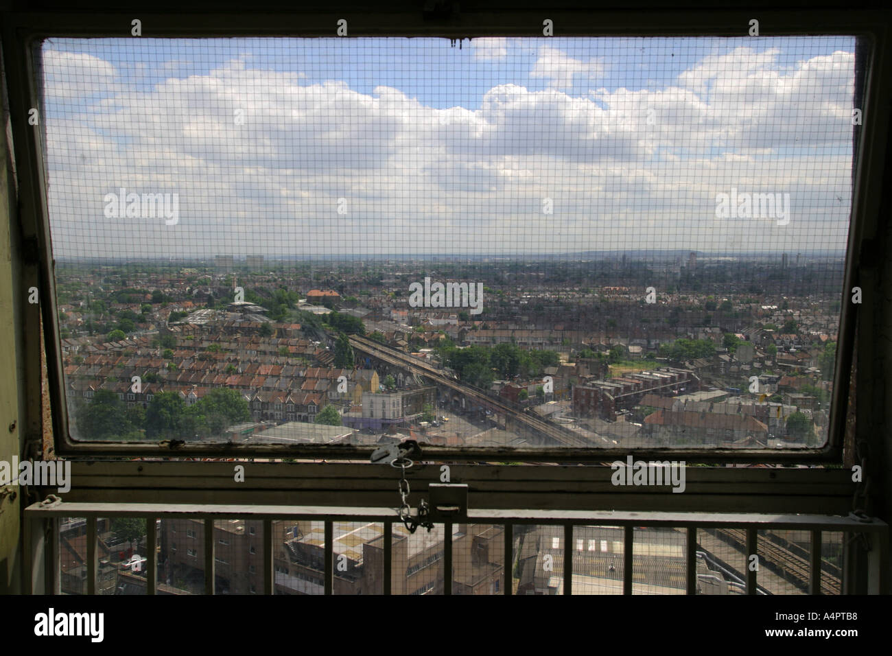 Der Blick von einem Hochhaus in Newham, London, UK. Stockfoto