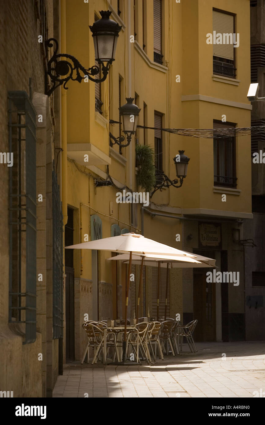 Terrasse Dach in einem Straßencafé Stockfoto