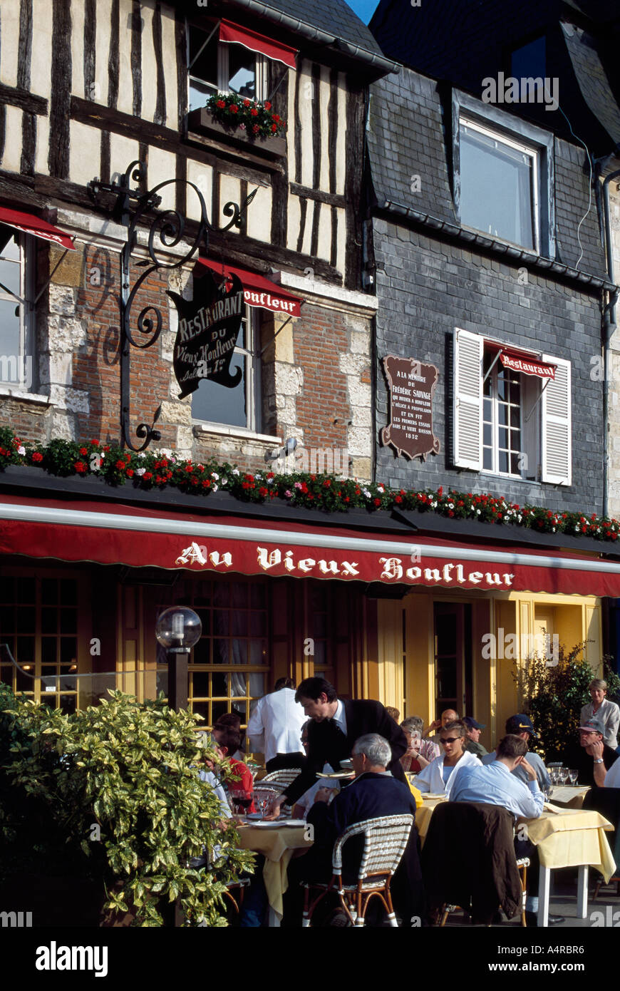 Waterfront Restaurant, Honfleur, Normandie, Frankreich Stockfoto