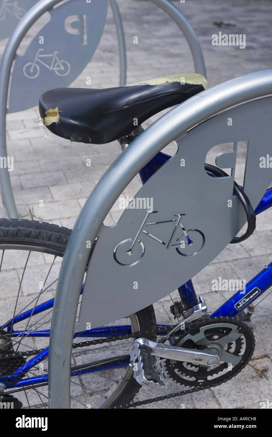 Nahaufnahme eines Fahrrades auf eine Heck-Fahrradträger gesperrt Stockfoto