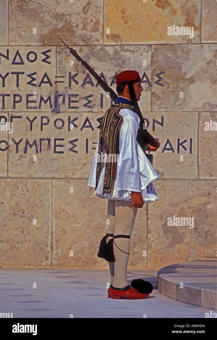 1, 1, griechische Soldaten, evzone der Präsidentengarde, evzone, Präsidentengarde, Grabmal des unbekannten Soldaten, das Parlamentsgebäude, Athen, Griechenland Stockfoto