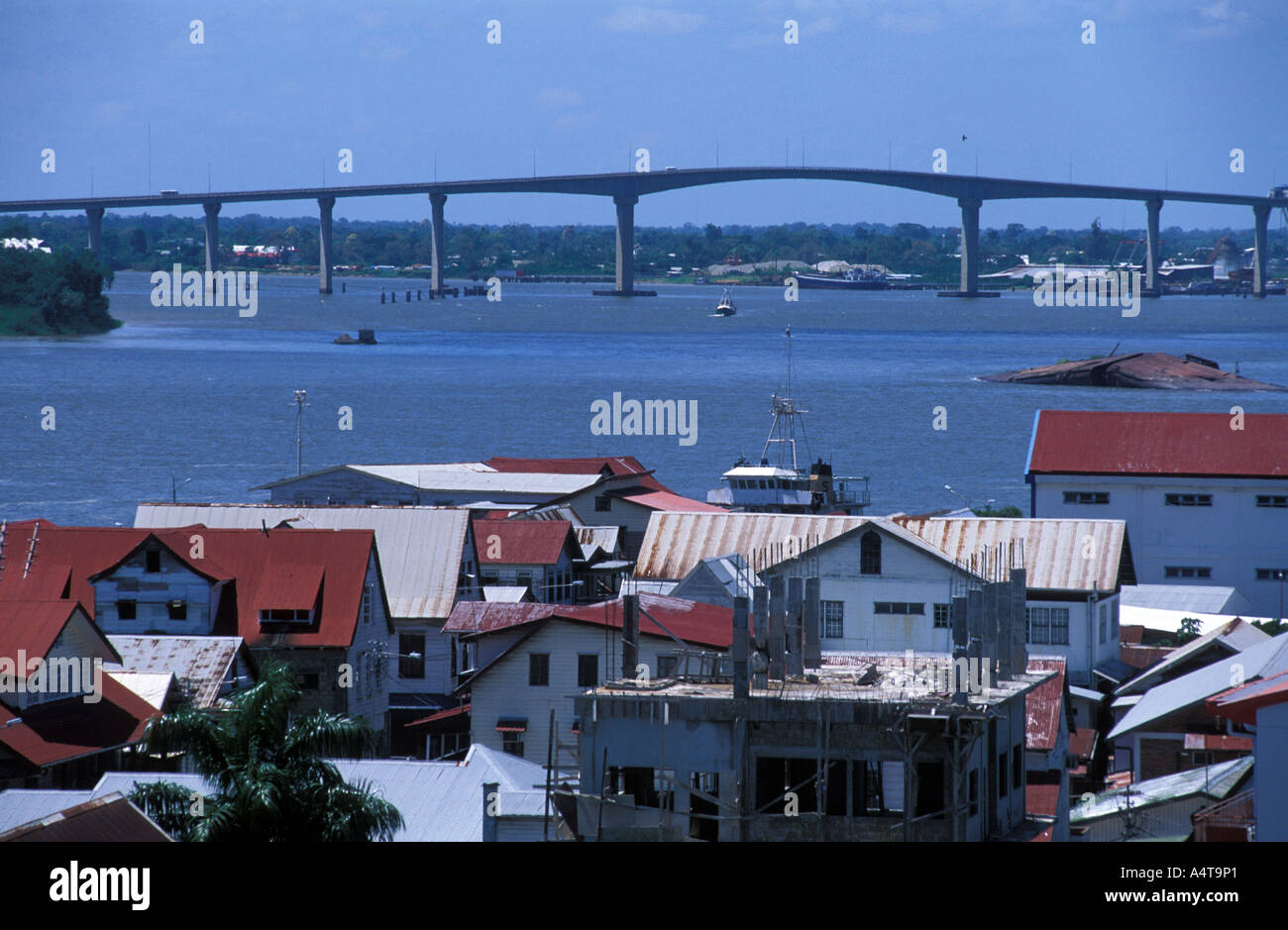 Paramaribo Blick auf Jules Wijdenbosch Brücke über den Suriname-Fluss Stockfoto